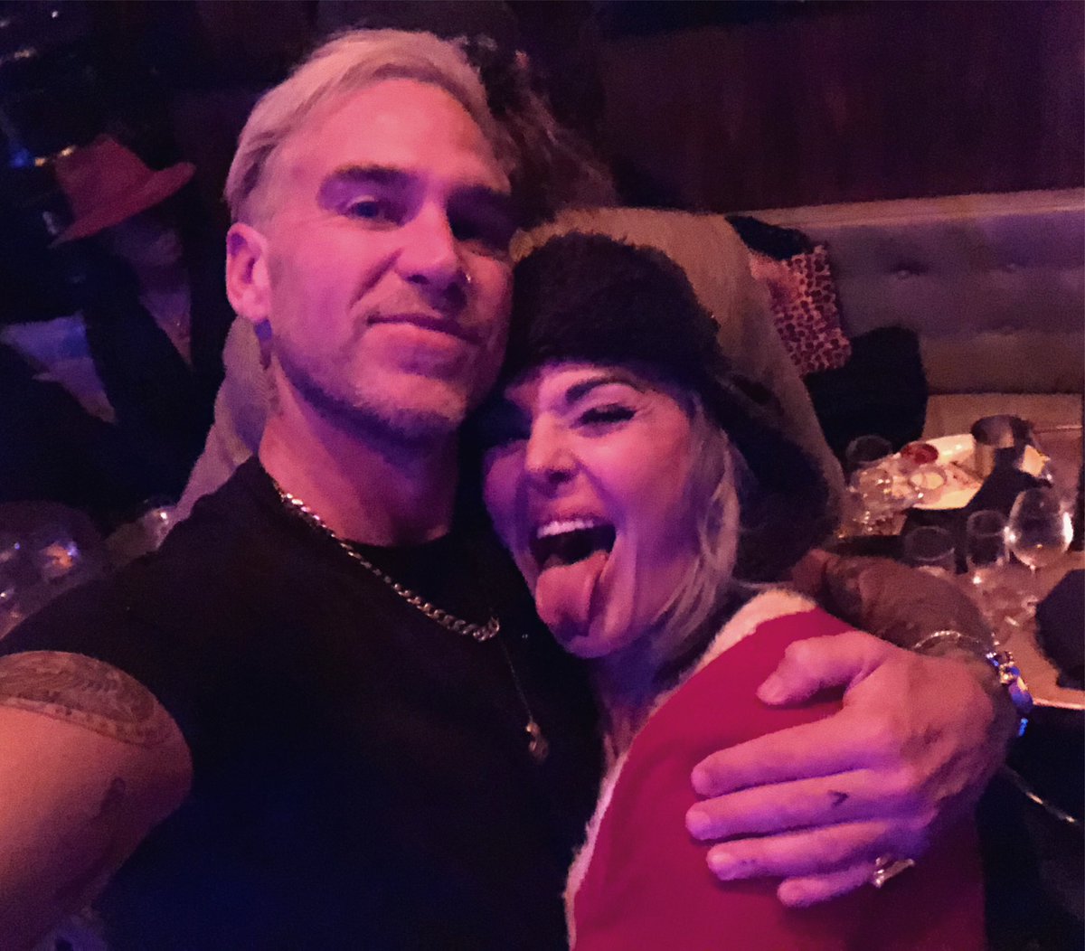 tobyrand's tweet photo. My bday,I reunited with one of my favorite humans Storm Large ❤️ Such a special,intimate performance;inspiring emotional.Hadn’t see each other for a couple of years, always so easy to reconnect.catch one of her shows @stormof69 ❤️🎶🎶
:
#stormlarge #rockstarsupernova #NewYorkCity https://t.co/QIkzeqF4Hn