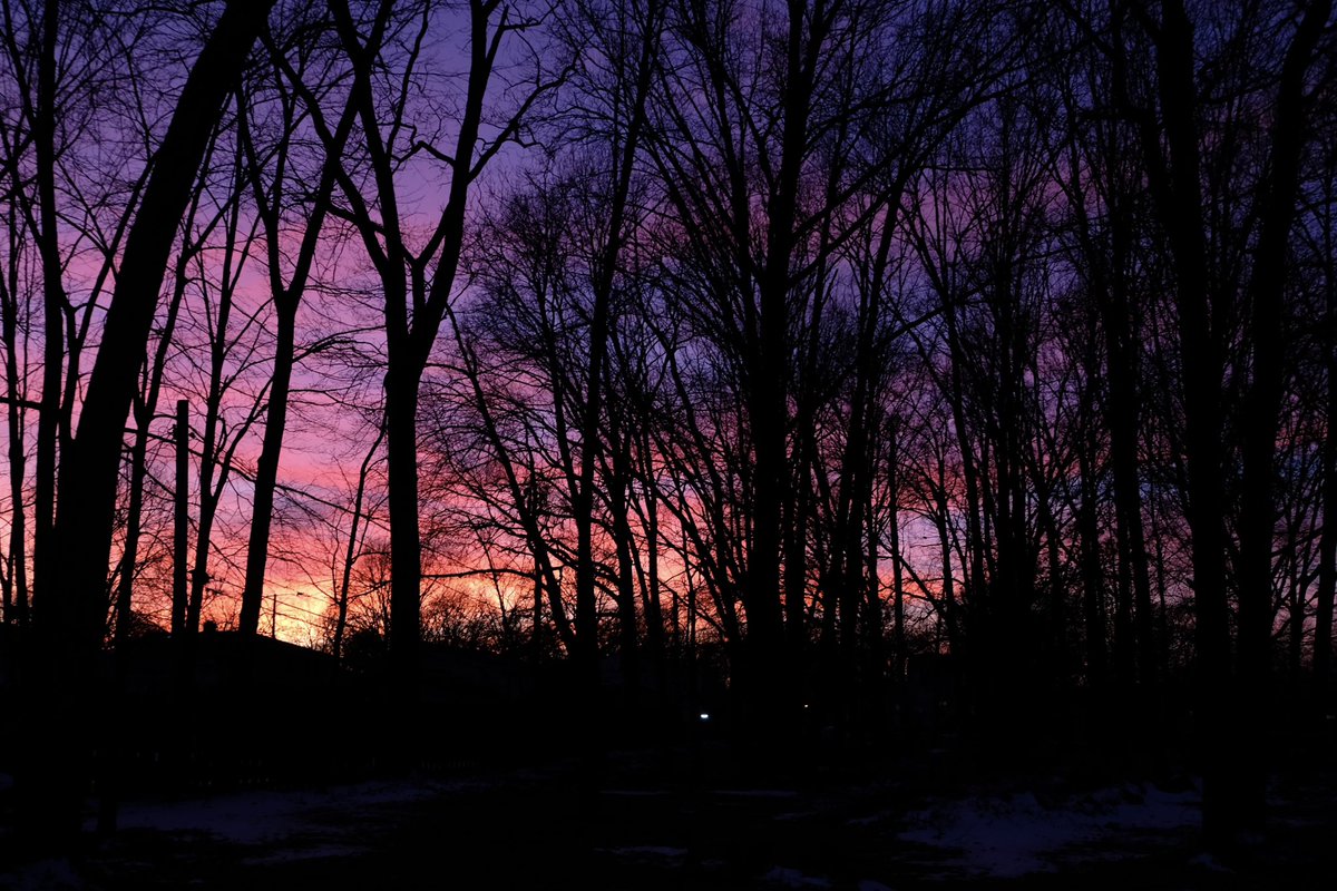 An amazing winter sunset tonight in northeast Ohio. Too windy for the drone 😢@TheCLE @OhioFindItHere @fox8news #photography #photo #photograph #ohio #neohio #cleveland #sunset #nature #ohiophotography