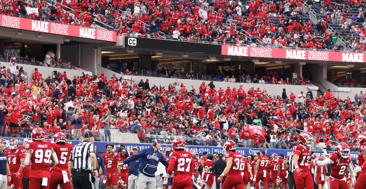 JacksonMoore247's tweet photo. Given the lopsided percentage of Fresno State fans vs WSU fans, it would be a fair statement that Red Wavers traveled in larger numbers than any other team in the first 22 bowl games of the year.
#FresnoState #GoDogs @BarkBoard https://t.co/JmN7928bSB