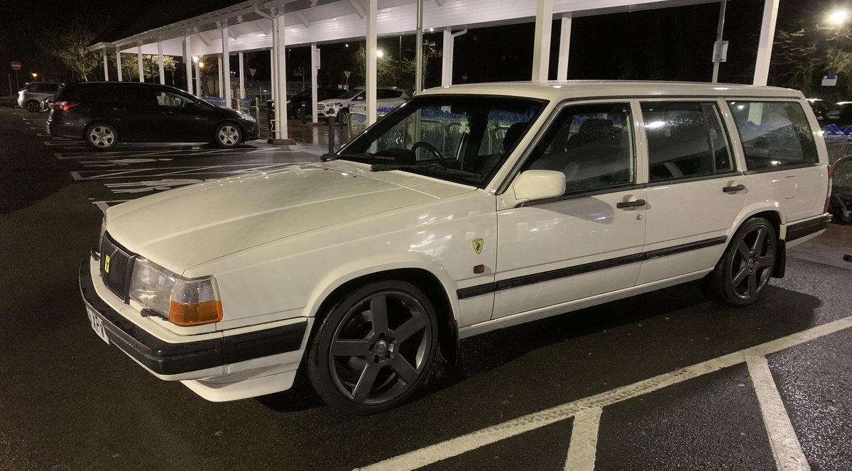 A boxy, beastie treat in the Tesco carpark this evening. @16Valver #volvo