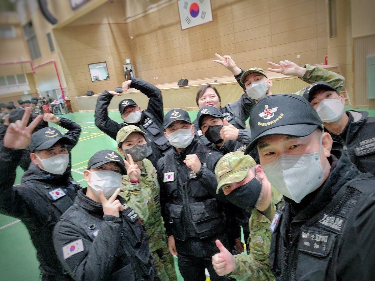 UN_Command's tweet photo. #2022inReview
Remains Recovery:
#UNC🇺🇳 continued its facilitation of #RemainsRecovery operations inside the #DMZ. Efforts were focused on #WhiteHorseHill, where #ROK🇰🇷 teammates were able to recover another 45 sets of remains from fallen soldiers. https://t.co/8yFJmQ9LN5