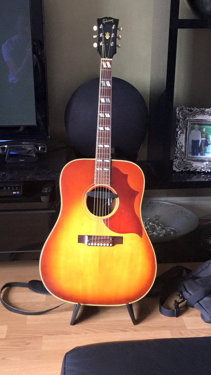 azizibrahim56's tweet image. #LordOfTheStrings QUESTION 
Anyone know the model of this @gibsonguitar #acousticguitar ?
Made in 1964, I’ve had it since the 90’s. Was jealous of Paul Weller’s acoustics when we were jamming so got myself something similar. #acoustic #guitar #guitarist