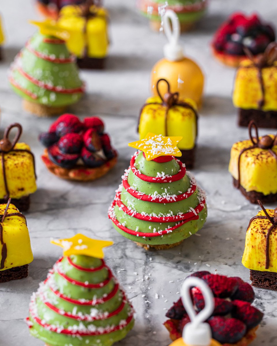 A few more days left to indulge in our festive-inspired sweets curated by our @ModeKitchenandBar's Head Pastry Chef, Quentin Zerr @zquentin .

*Visit the link in the bio to make a reservation*

#festivehightea #festivehightea #therocks