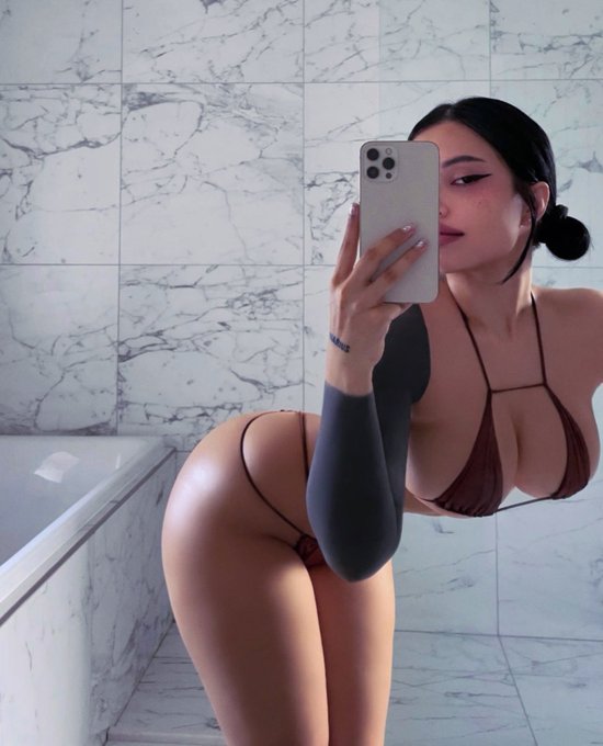 mommy 🍼 https://t.co/LtAapYuuik