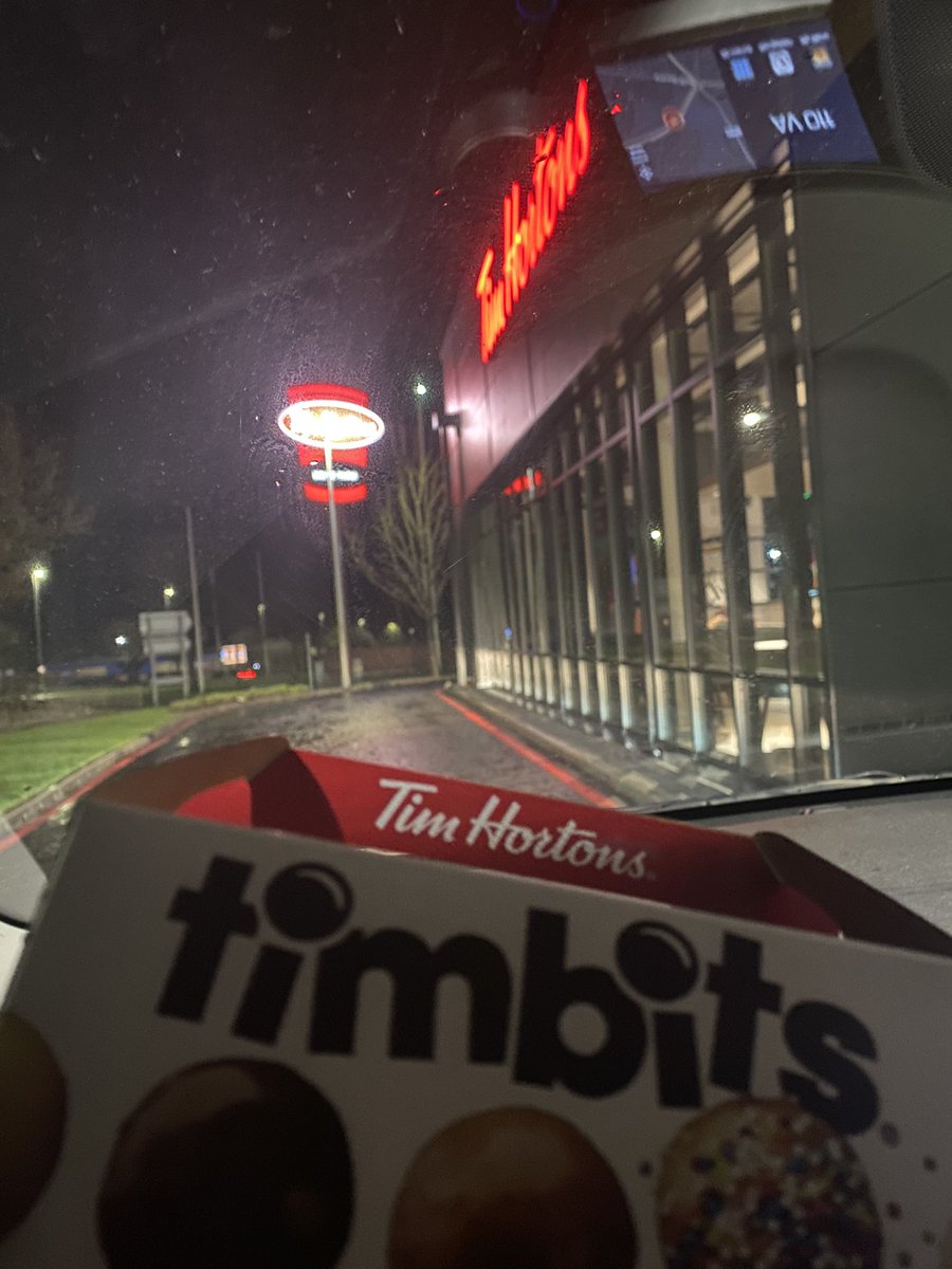 APP_Photo's tweet photo. Aww noooo - new after match after beer routine.  #timhortins https://t.co/bWB1KTTLIt