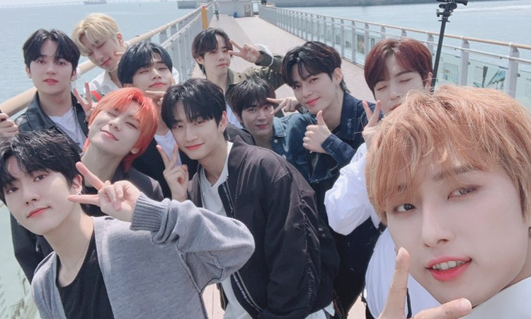 elfhchan's tweet photo. So thrilled that our boys posted for the holidays!
I was so scared when their account went missing for a bit, but seeing them all sharing pictures and wishes, made my entire month!
#PROTECTOMEGAX
#OMEGA_X
#ChairmanHwangRESIGN
#OnOmegaXSide
#언제나_오메가엑스편 https://t.co/7qVQfIESTH
