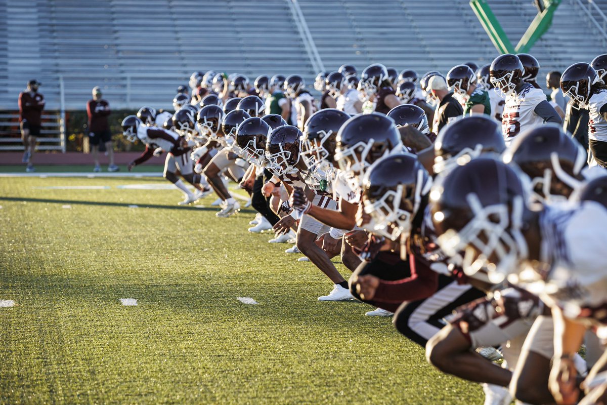 HailStateFB's tweet photo. Practice ☝️ in Tampa ✅

#HailState🏴‍☠️ x #FootballinParadise https://t.co/zsQRR1XjAg