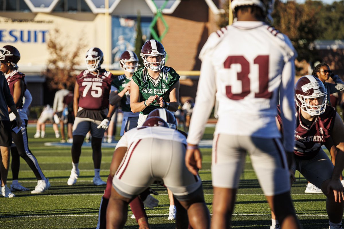 HailStateFB's tweet photo. Practice ☝️ in Tampa ✅

#HailState🏴‍☠️ x #FootballinParadise https://t.co/zsQRR1XjAg