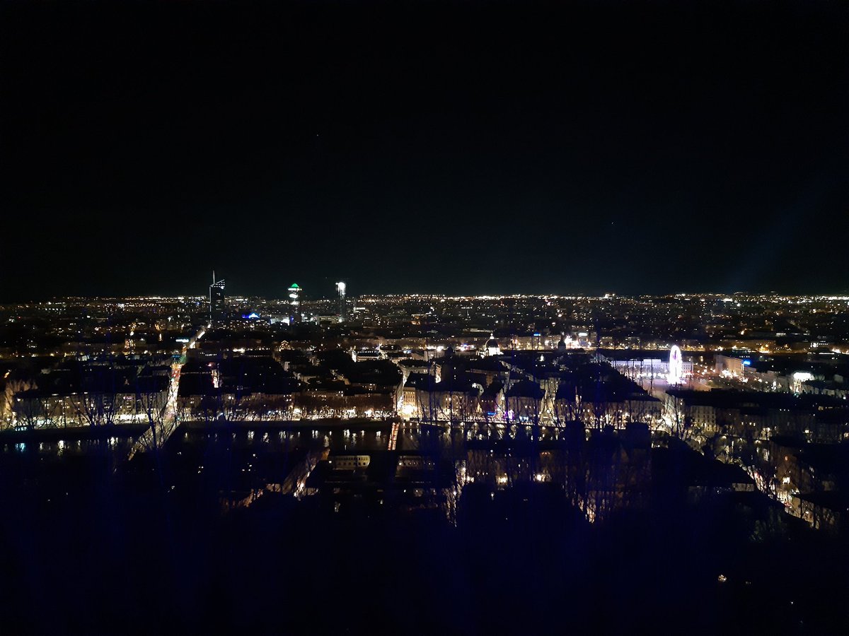 Sacresush's tweet photo. Bravo et Merci à la Région @auvergnerhalpes pour ce fantastique spectacle son et #lumière sur la Basilique Notre Dame de Fourvière! #Lyon #Fierté https://t.co/Z90yLhbgdF