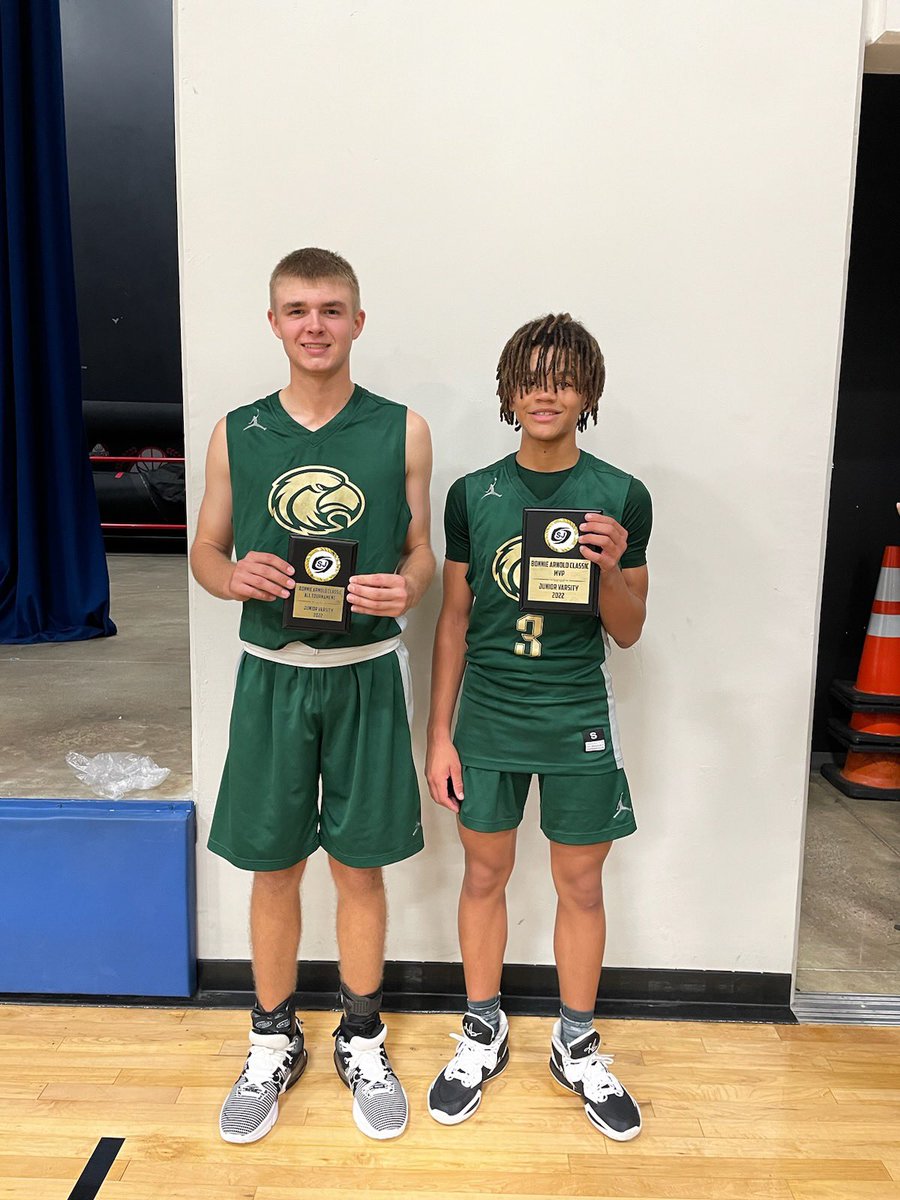 island_hs's tweet image. Congratulations to our JV who took 1st place in the Bonnie Arnold Classic at @SanJosePrep. Freshman Bryce Robinson was named tournament MVP and Sophomore Carson Moore made All-Tournament team. #SoarHigher 🦅🏀