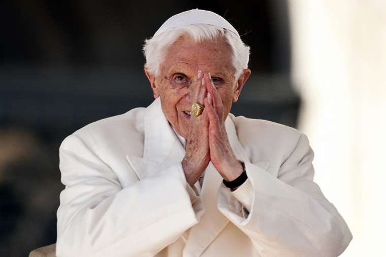 “No tengas miedo ni del mundo, ni del futuro, ni de tu debilidad. El Señor os ha permitido vivir este momento de la historia para que, por vuestra fe, su nombre siga resonando en todo el mundo.” Benedicto XVI