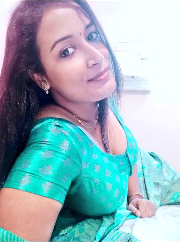 biutiful selfie poses in saree #🤗 • ShareChat Photos and Videos