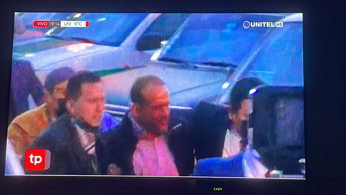 josegary's tweet photo. El TROFEO de la Dictadura ya está en dependencias policiales. @LuisFerCamachoV, SECUESTRADO a través de un operativo POLICIAL. La DEMOCRACIA herida de Muerte por un gobierno DICTATORIAL y abusivo. https://t.co/ERAMkGXeEc