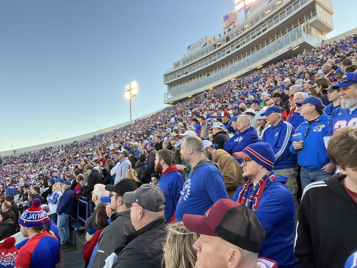 sullivanrx's tweet photo. Glorious to view. Go @ku_football @azolibertybowl https://t.co/y7VgqAlu8J