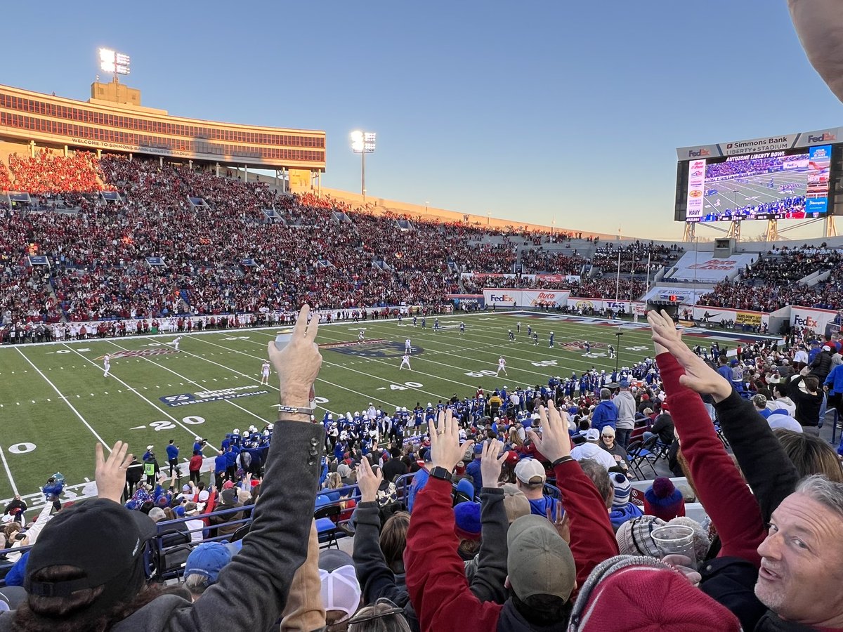 sullivanrx's tweet photo. Glorious to view. Go @ku_football @azolibertybowl https://t.co/y7VgqAlu8J