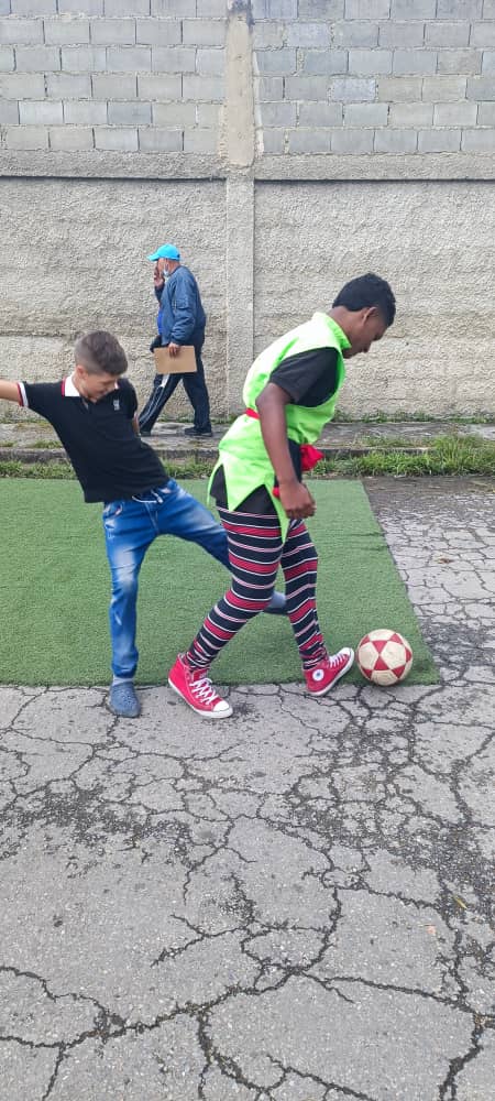 La fiesta decembrina no se detiene, #ahora estamos disfrutando en #Mariches con el movimiento de talento juvenil: actividades recreativas y deportivas para el disfrute de niños y adultos.  ¡Tu Alcaldía en la Comunidad! 👊🏼   #VenezuelaPróspera