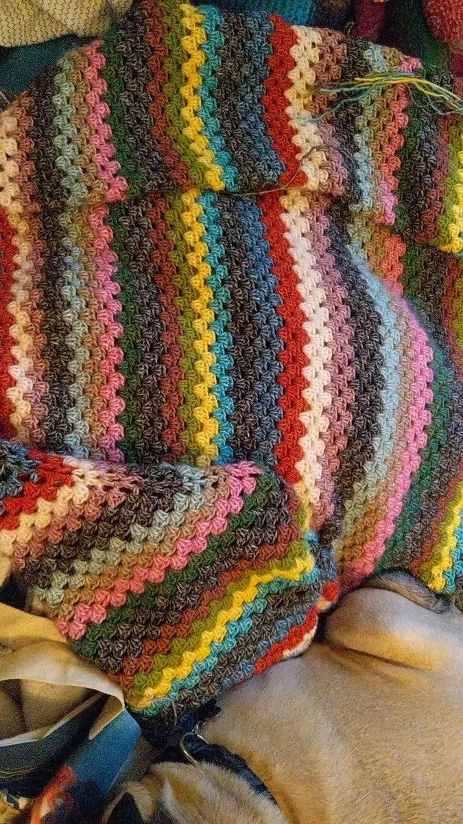 cloudynatknit's tweet photo. I have just 21 rows of sleeves left but a buttload of ends to sew in. #knittingtwitter #crochetingtwitter #knitchat https://t.co/SeRZDcgPtN
