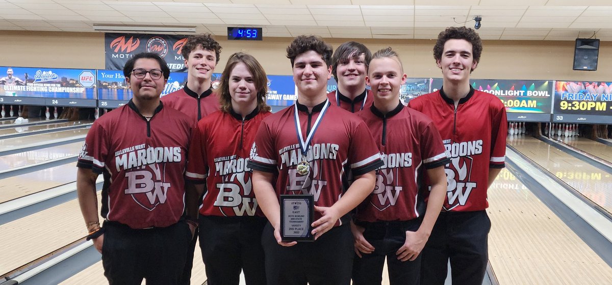 BWestBowling1's tweet photo. Boys finished 2nd overall today at Landmark Lanes in Peoria, missing out on 1st by one pin. We did, however, score some bragging rights, and donuts, in the post-tournament eliminator! Seniors Zak Barganier and Peyton Mercer finished 4th and 10th, respectively for individuals. https://t.co/exl4hOUufj