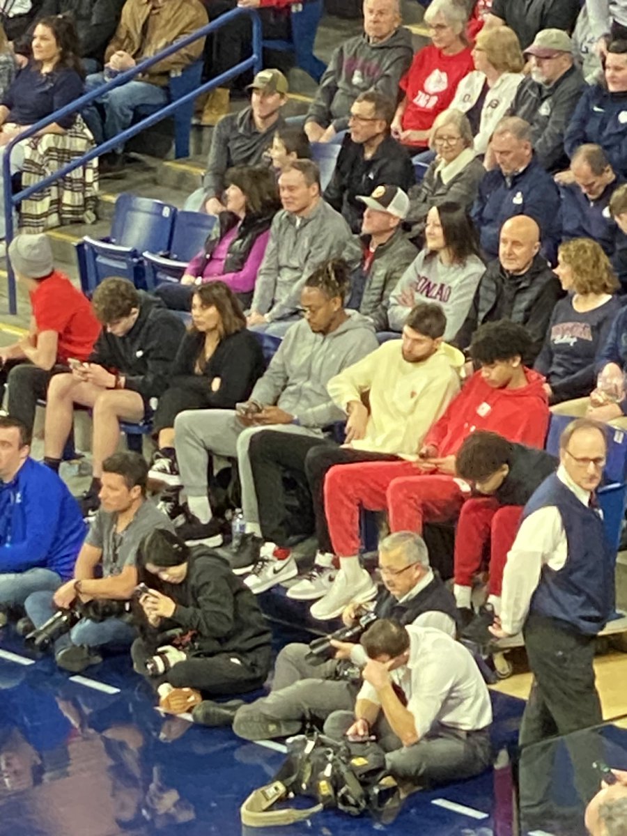 tammerid's tweet photo. @KillianTillie once a Zag always a Zag! Nice to see you at the game! https://t.co/trUrBqJ5Kp