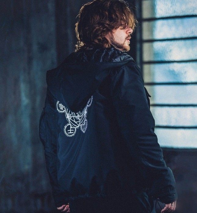 Cellbit08's tweet image. Rafael Lange, mais conhecido como Cellbit ou Cellbits, é um produtor de jogos, escritor, youtuber e streamer conhecido por solucionar enigmas criação e realização da série de RPGs de mesa Ordem Paranormal, tem 25 anos.