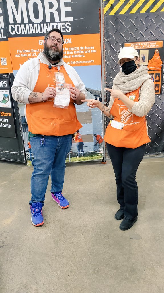 Oksana Assistant Store Manager tweet media