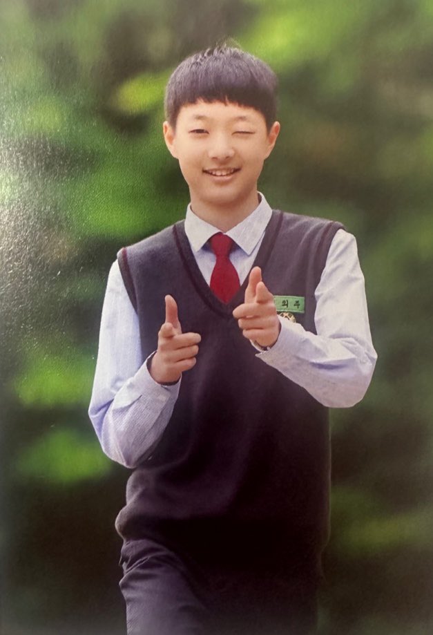 euijoonoona's tweet photo. we got another version of this iconic predebut euijoo pic jdjdjjssjsjdjjf 😭😭 https://t.co/om2q53bhIX