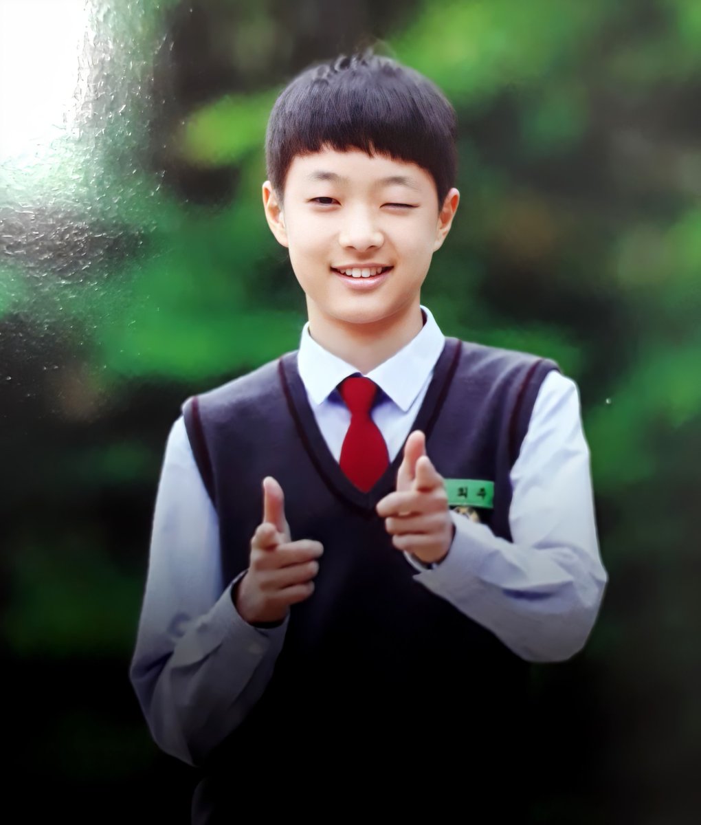 euijoonoona's tweet photo. we got another version of this iconic predebut euijoo pic jdjdjjssjsjdjjf 😭😭 https://t.co/om2q53bhIX