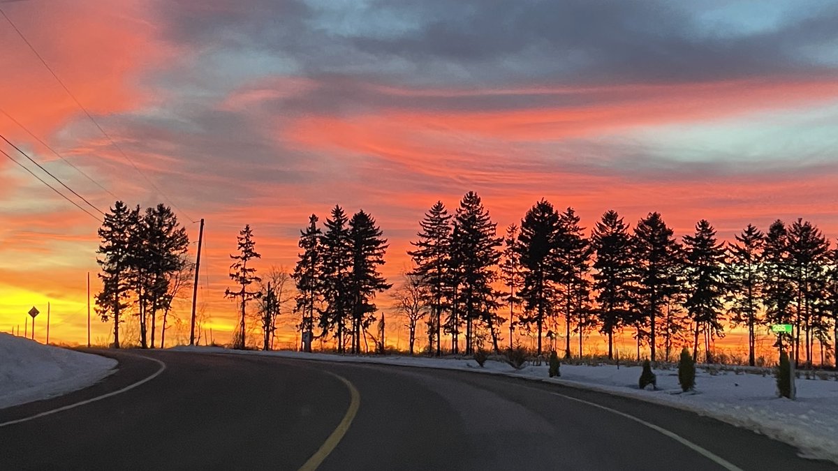 AlJDugan's tweet photo. Sunset drive near St. Williams Ontario. #Sunset #StWilliams #LakeErie #NorfolkCounty #Ontario https://t.co/cjS5jUVO3b