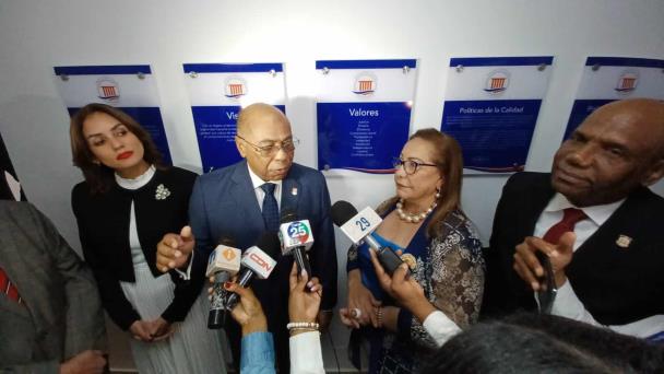 DiarioLibre's tweet photo. 🗞 | #NacionalDL | Presidente del TC: “Convivimos con un mercado agrícola, todavía no tenemos local”
🔗https://t.co/bIySs9JsmU
#DiarioLibre #PresidenteTC #MercadoAgrícola #MitonRayGuevara https://t.co/rTgHQkbrxq