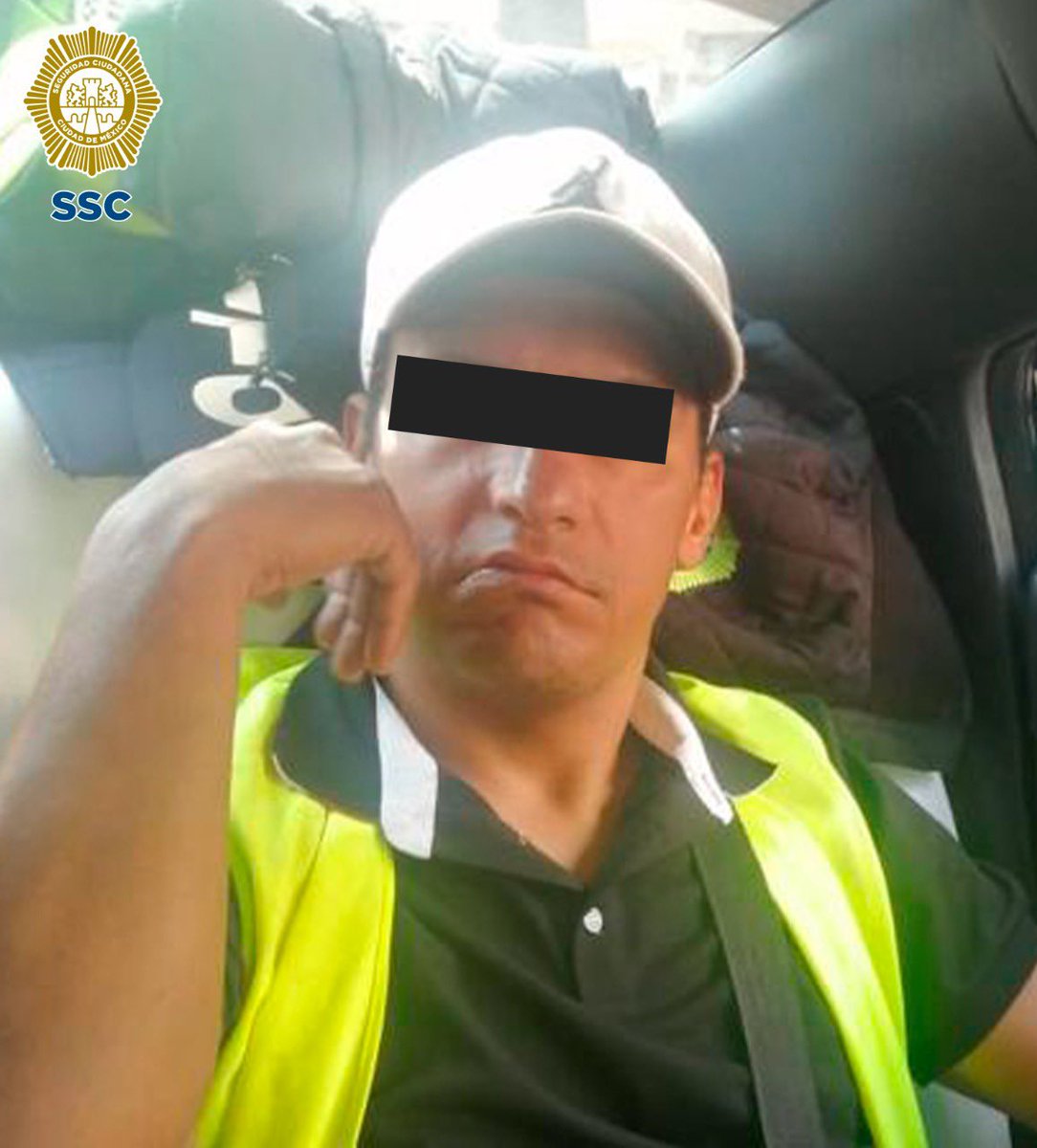 El día de hoy compañeros de @SSC_CDMX detuvieron a esta persona por diversos abusos a personas que buscaban estacionarse en lugares permitidos, por favor si lo reconocen ayúdenos a denunciar.