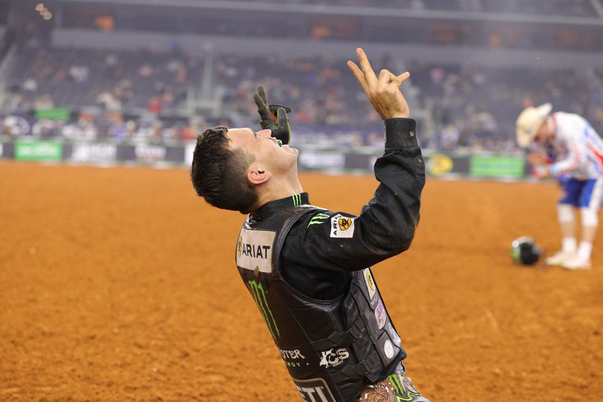 rodeiosa's tweet photo. EXCLUSIVO: José Vitor Leme deve voltar a competir na etapa de New York City, na próxima semana.

Em conversa com o Portal Rodeio S.A. ele revelou que está pronto para voltar as arenas após mais de 50 dias afastado por lesão https://t.co/hOUbI2jjUZ