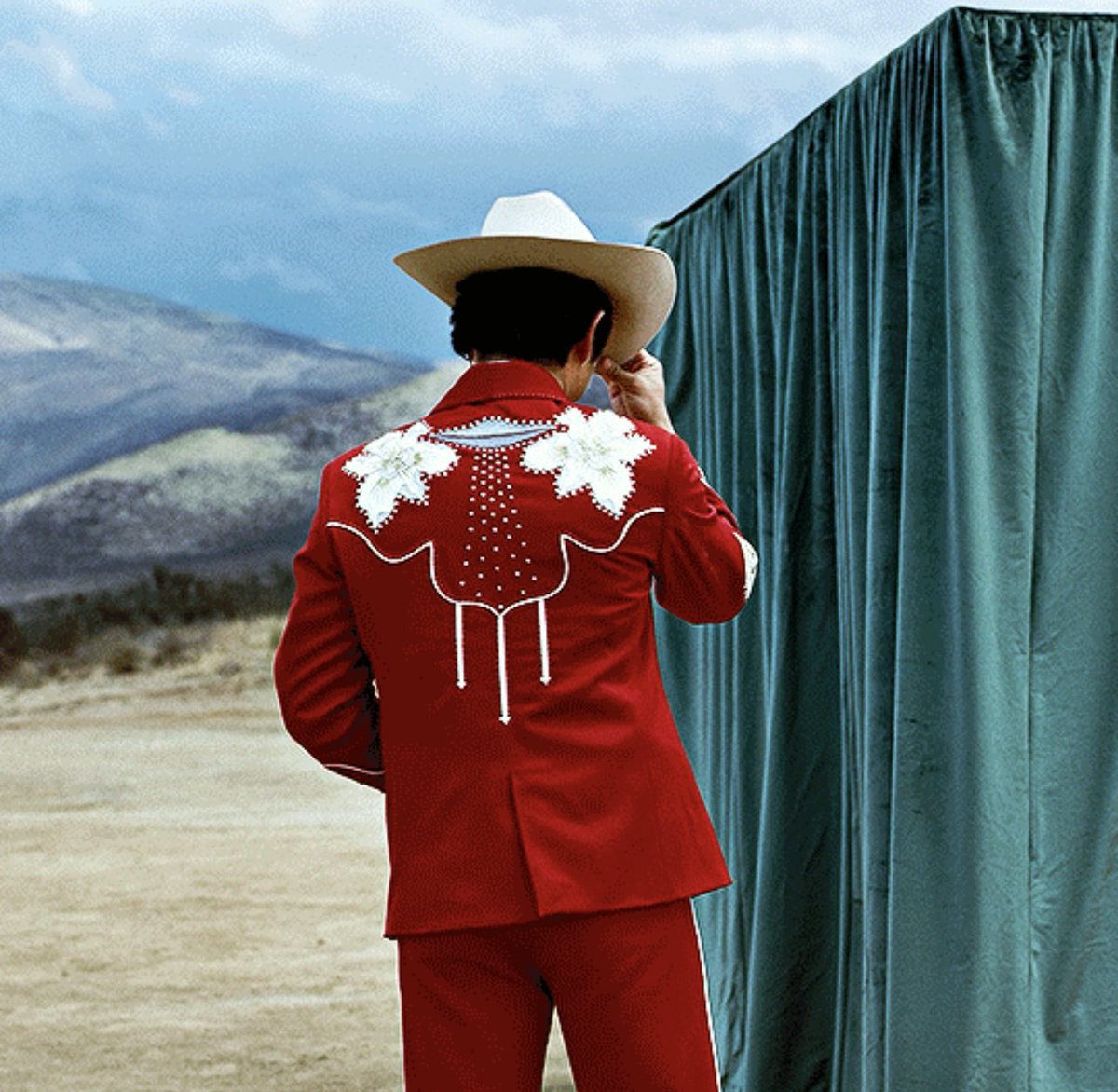 _sugarbones's tweet photo. this jacket detail from nope has to be one of the best things I’ve seen in cinema this year https://t.co/uC5mzYZMAL