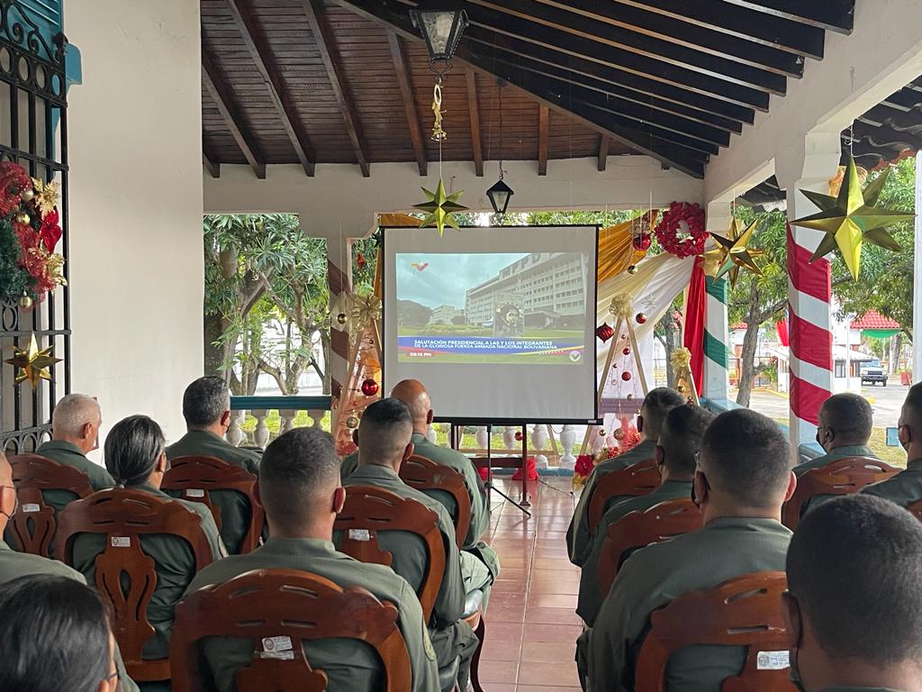 (1/3) #28DIC| El MG <a href="/SLazaroPartidas/">MG Sidney Lazaro P. /Dir.Políticas Públicas MPPD</a> y el personal militar de la <a href="/REDI_llanos03/">REDI LOS LLANOS Nº 03</a>, participan en acto con motivo a la "Salutacion Presidencial 2022" presidida por nuestro CJ <a href="/NicolasMaduro/">Nicolás Maduro</a> y  acompañado por el GJ <a href="/vladimirpadrino/">Vladimir Padrino L.</a>, el GJ <a href="/dhernandezlarez/">GJ. Domingo Hernández Lárez</a> y el Estado Mayor Superior.