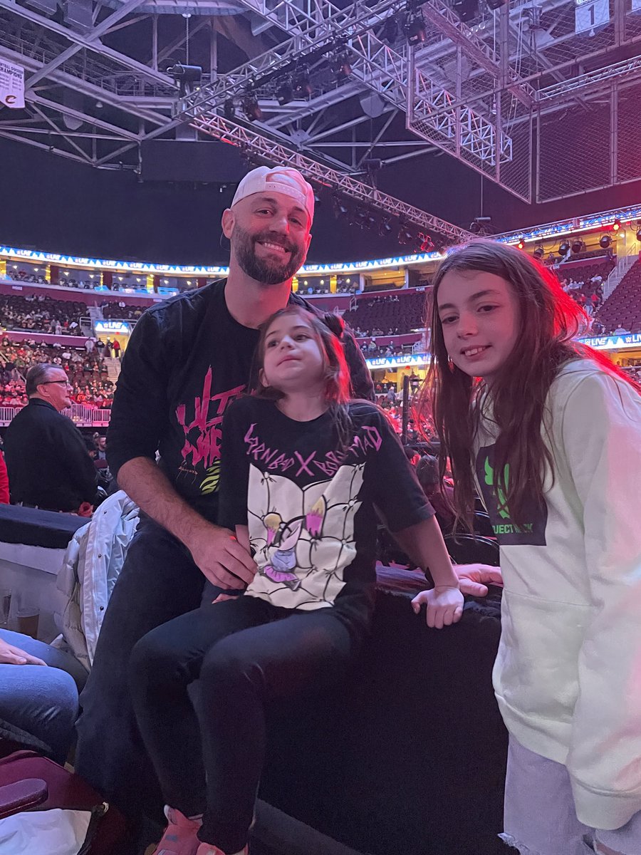vincenzo1979's tweet photo. WWE ringside  #wwecleveland https://t.co/yIeaWP5zaA