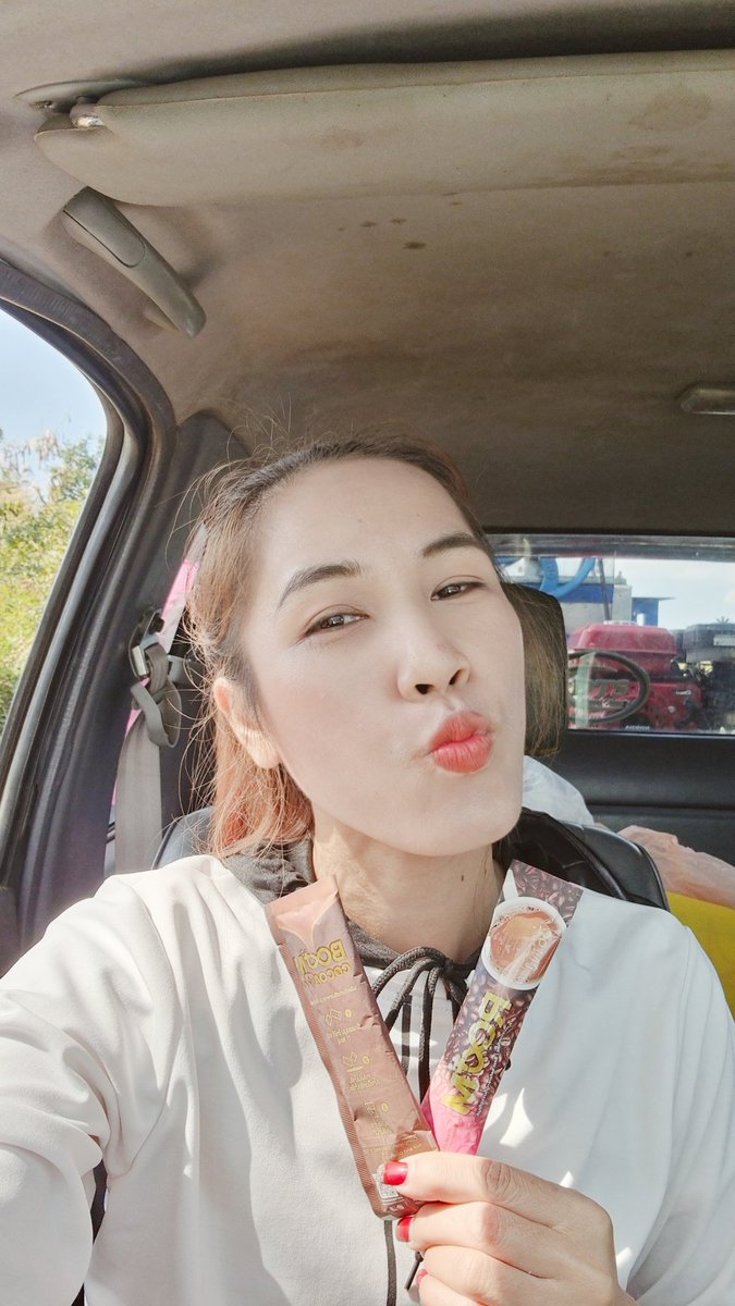 PlayfonU's tweet photo. ตรงหน้ามีกาแฟ แต่ยังไม่มีคนมาดูแลหัวใจนะ 🤩💝 #โค๊ชฝนปิยา #สอนขายออนไลน์จับมือทำ
#TheiConGroup https://t.co/QujcqDjiWQ