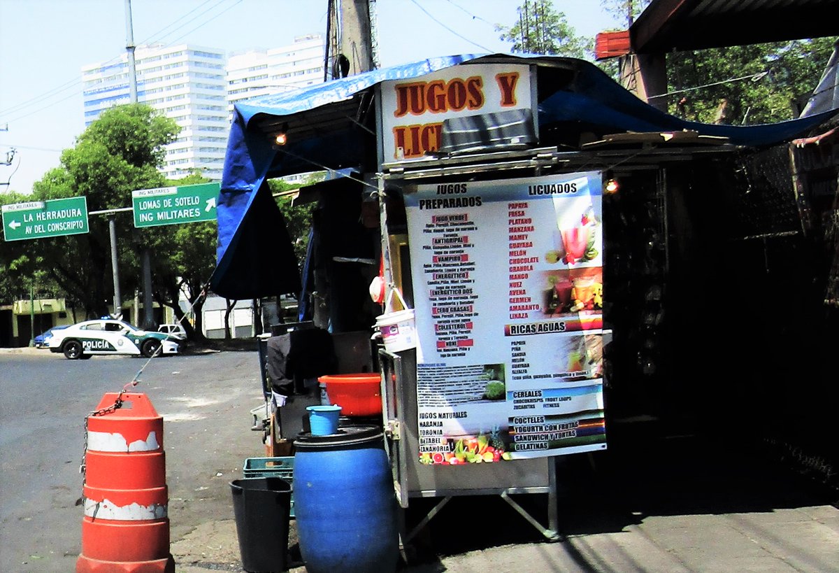MUSSAMAYUB1's tweet photo. @kristian93 @mauriciotabe Y también la esquina de PRESA SALINILLAS, La camioneta de la gordera todos los días estacionada en VIA PRIMARIA, lugares apartados con lo que se les ocurre desde la PUERTA DEL DEPOSITO SALINILLAS HASTA LA ESQUINA, LAS BANQUETAS SON PROPIEDAD DE LOS AMBULANTES y nadie los ve-.-3a https://t.co/NS45wq3Id5