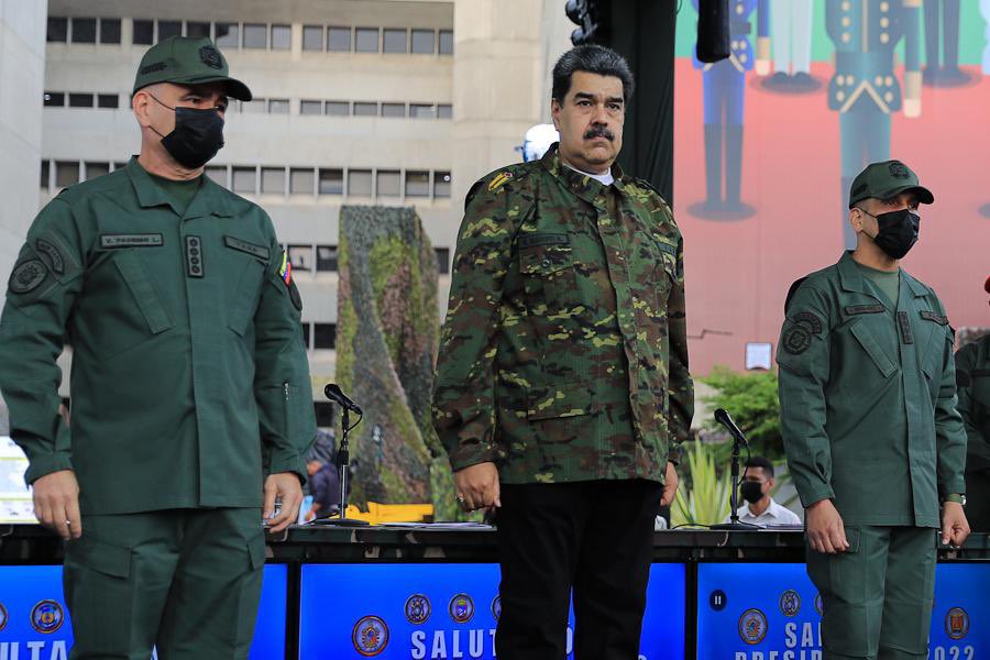 vladimirpadrino's tweet photo. ¡Misión cumplida mi CJ @NicolasMaduro! En 2022 la #FANB  mantuvo a raya a los grupos irregulares TANCOL que han pretendido mancillar nuestra soberanía y alterar el equilibrio ecológico en territorio nacional. Mantendremos a nuestra patria libre e íntegra ¡QUÉ VIVA LA FANB! https://t.co/iALopojIjU