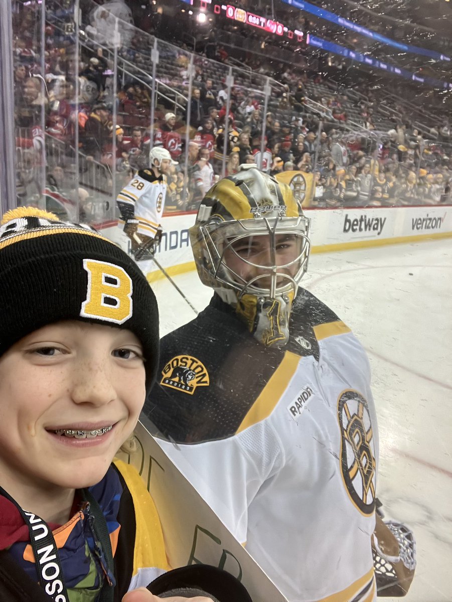 Just a couple of hockey guys at the game tonight. Thanks <a href="/JeremySwayman/">Jeremy Swayman</a> <a href="/NHLBruins/">Boston Bruins</a>