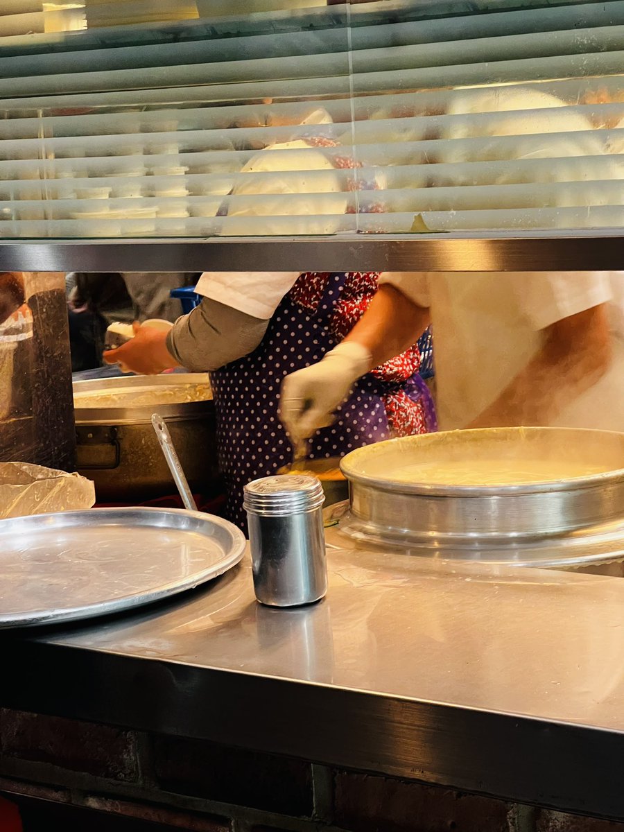 광화문 무교동 북어국집
달라고 하면 끝도 없이 리필됨
오이김치가 아주 맛있어요
들어있는 두부가 미끌미끌한게 묵같은데 부드러움 맛있다구