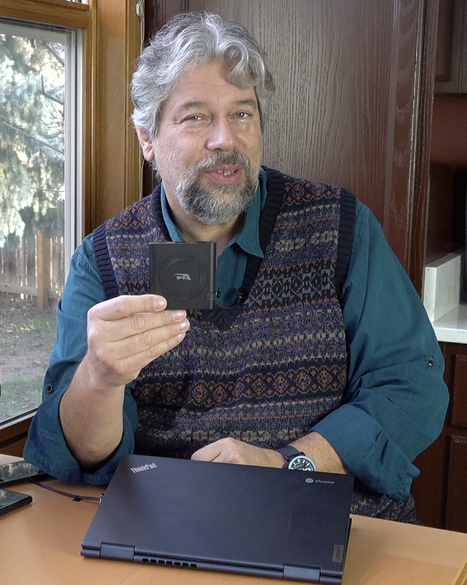 A pocket-size USB-C dock with 4K HDMI and Qi wireless charging? It's the @CyberAcoustics Essential Micro Dock and it's darn useful. Here's my hands-on review: youtube.com/watch?v=2ueniK… #usbc #wireless #cyberacoustics