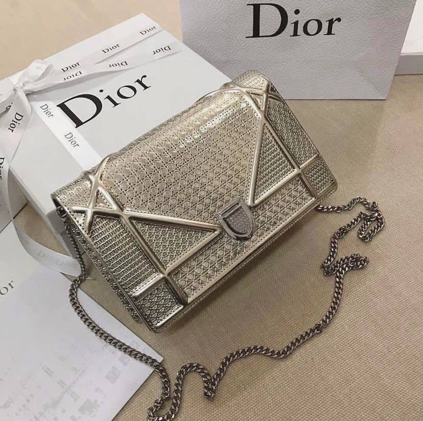 KSlinder's tweet photo. Today buying🥰😍😍
#Dior #handbag #favorite https://t.co/UXeJqAGpBJ