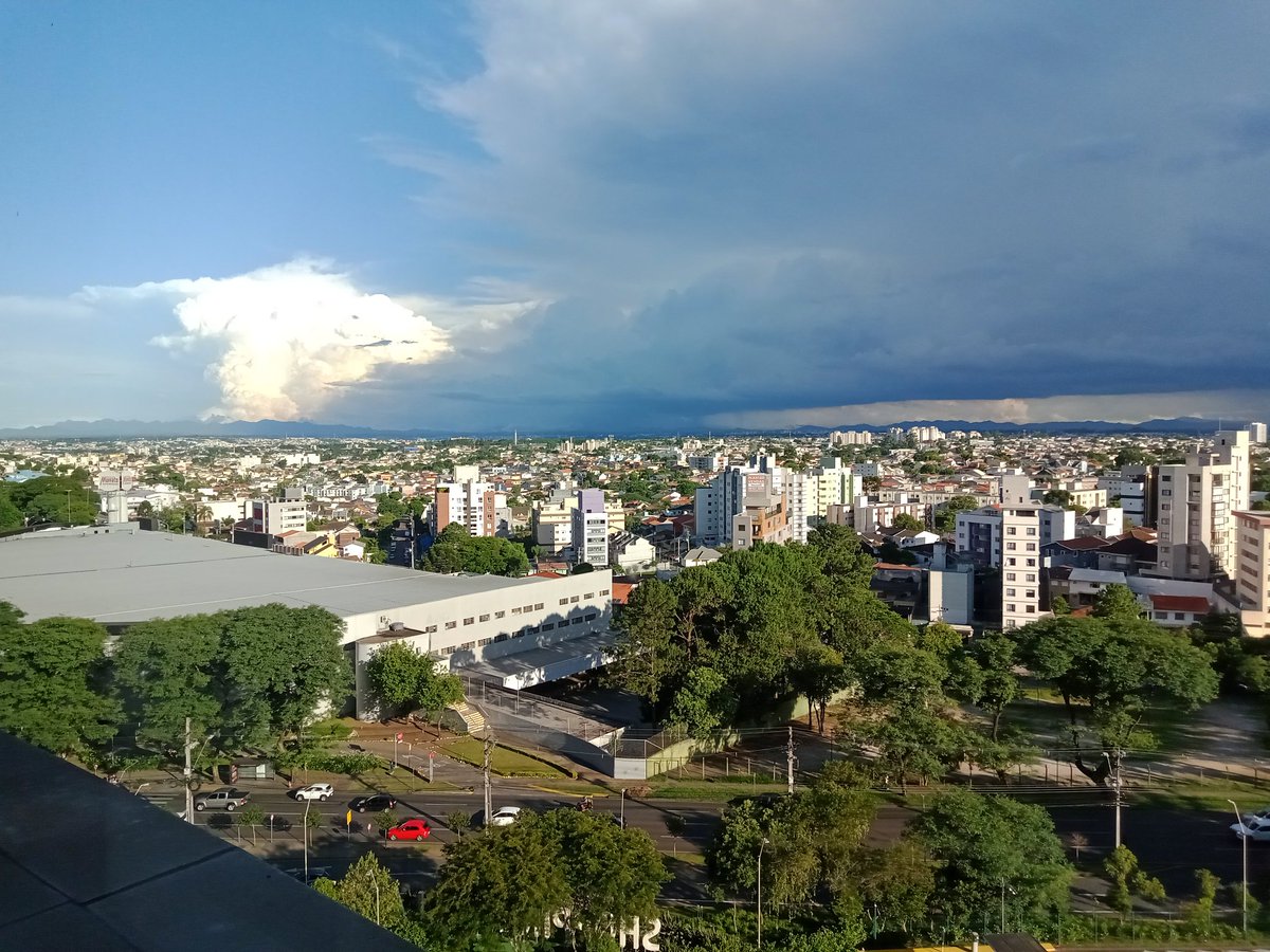 mikecta's tweet photo. @g4ito @simeparpr Essa nuvem vista do bairro portão...? https://t.co/q1Vc9KDp2C