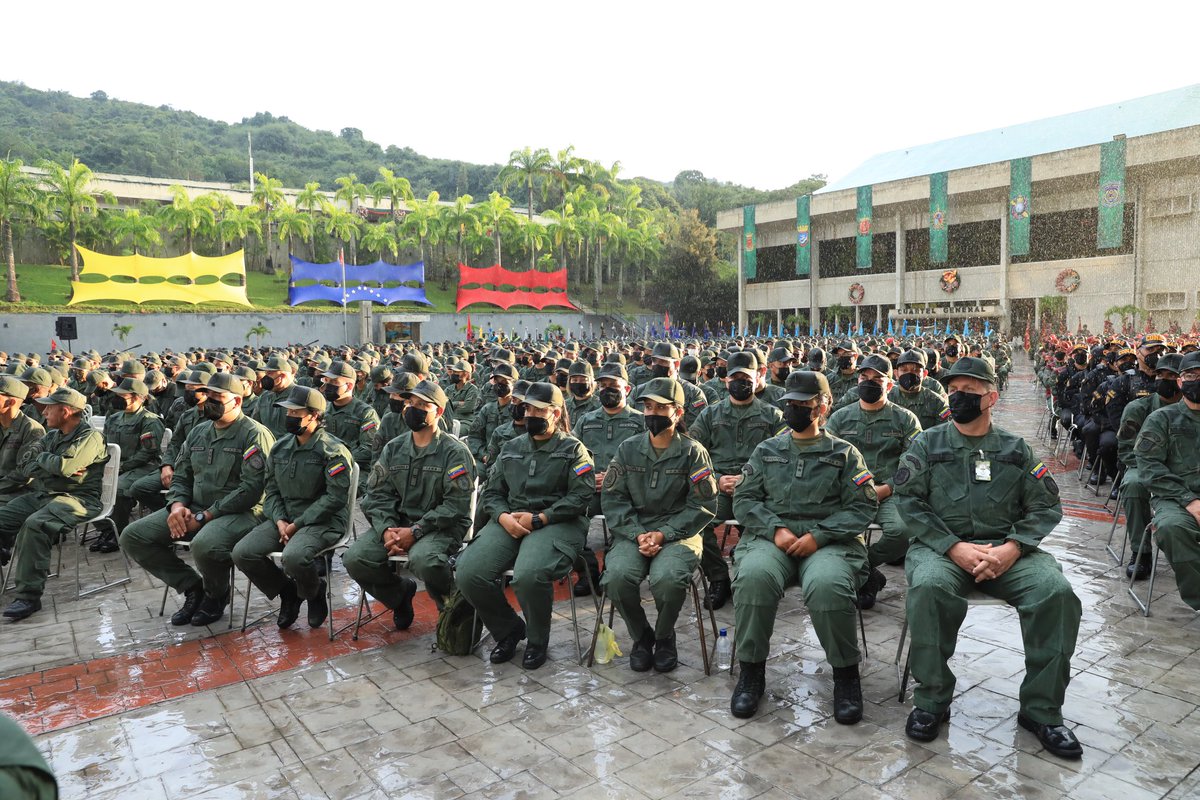 ¡Bonito acto de Salutación de Fin de Año a nuestra digna y gloriosa FANB! 2022, un año complejo, de esfuerzo, donde la FANB ratificó ser vanguardia y columna vertebral de la Paz, la estabilidad y la unión de Venezuela. ¡Firmes hacia adelante y al frente seguiremos!