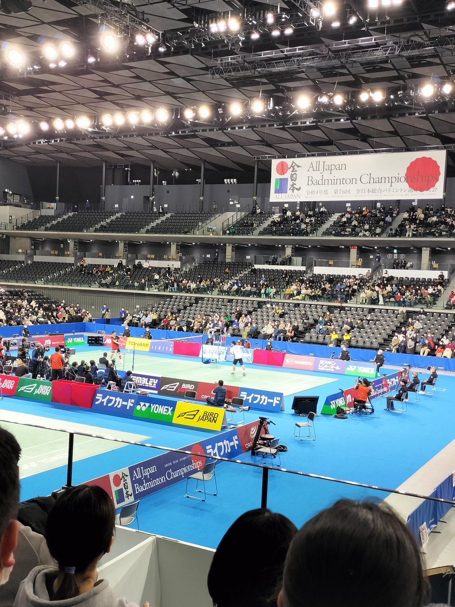 tabipanda2019's tweet photo. 初めてバドミントン選手権の試合観にきました。朝から１日がかりです。
桃田くんと田中くんの準決勝中。 https://t.co/W0cY3nfl4K