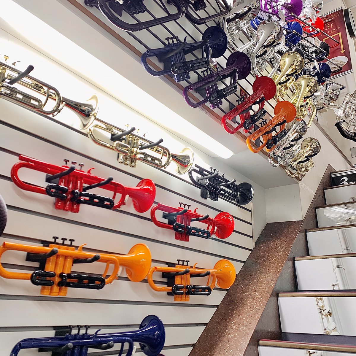 windocha's tweet image. 【2F金管フロア ブラスギャラリー🎺】

プラスチック管楽器
#Coolwind （クールウインド）
ついに入荷致しました🔥🫶

カラフルでとっても可愛いです🎨

店頭での試奏も可能ですので
プラスチック管楽器に興味のある方
ぜひお待ちしております🐈

＃ブラスギャラリー
 #金管楽器 #御茶ノ水