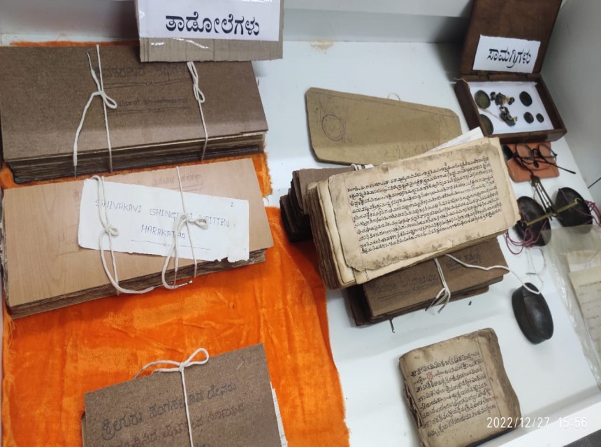 BLDEAssociation's tweet photo. BLDEA’S AVS AYURVEDA MAHAVIDYALAYA VIJAYAPUR Department of PG Studies in Samhita &amp; Siddhanta Visited Manuscriptology Library at P. G. Halakatti Research Centre &amp; Library of  BLDEA’S Institution #BLDEASSOCIATION https://t.co/9XrZ9LPrRS