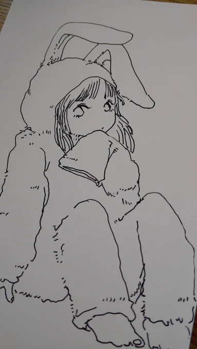 あと数枚だし手書きで描いたるわ!とコリコリ描いてたらちょっとたのしくなってきました。
たまにはいいね。
しかしインクジェットはがき、鉛筆の下書きすると小汚くなるため一発描きなの。スリリング… 