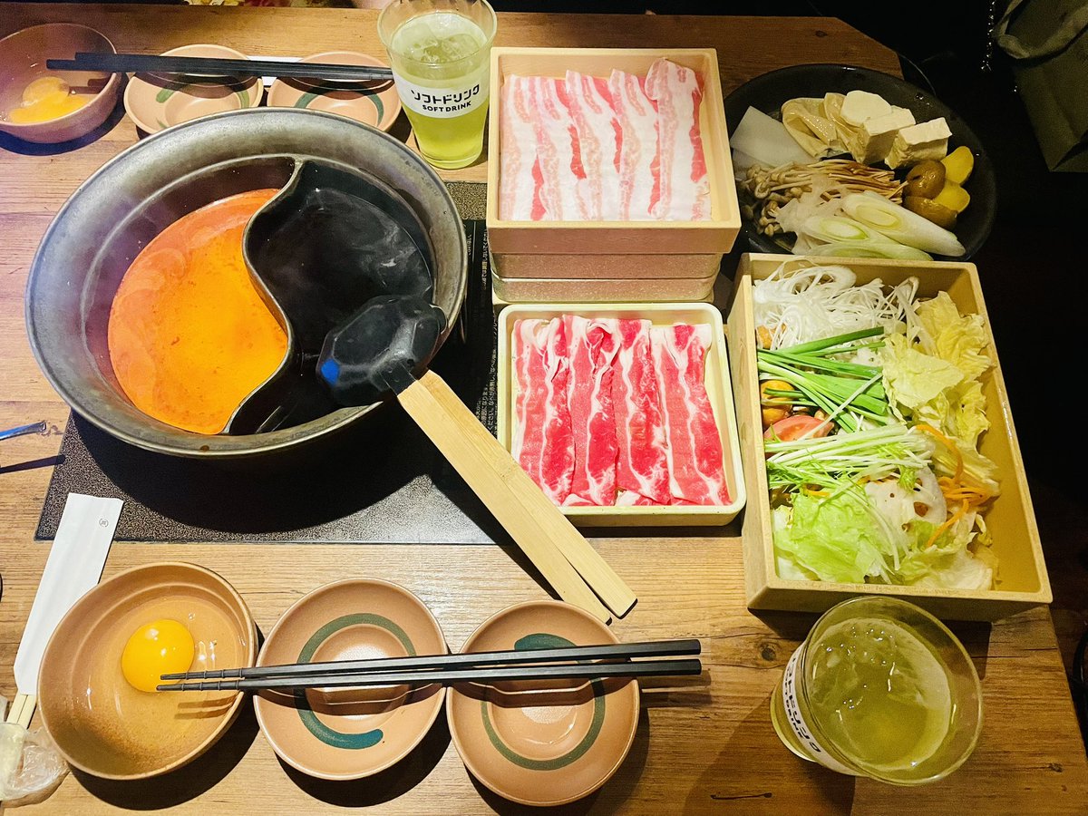 昨日は一月に誕生日のお友達と
プレゼント買いあって温野菜食べてきた✨🥬