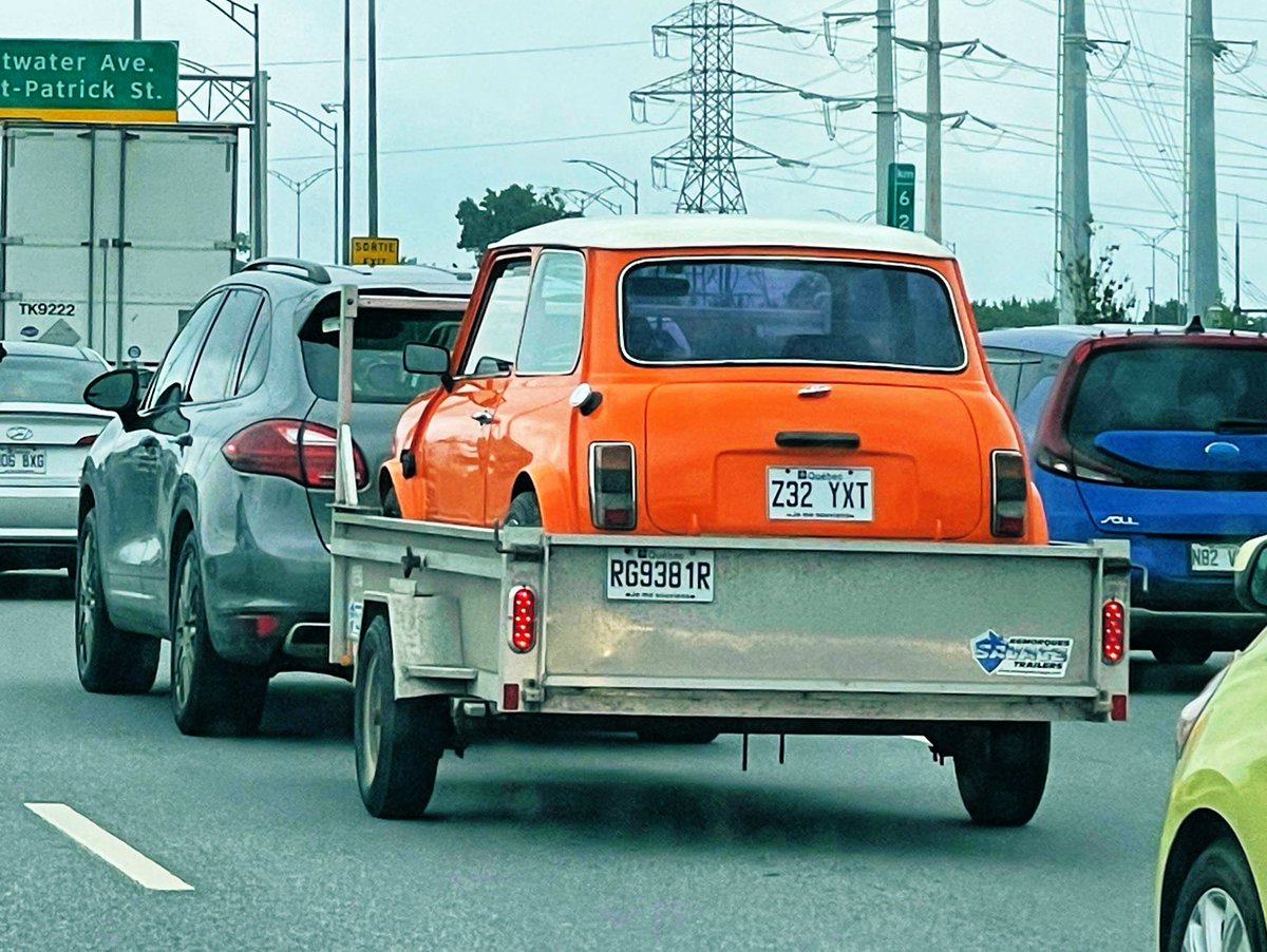 Порш Кайен, прицеп и оранжевая табуретка на колесах.

Эти три слова просто не должны были встретиться в одной Вселенной.