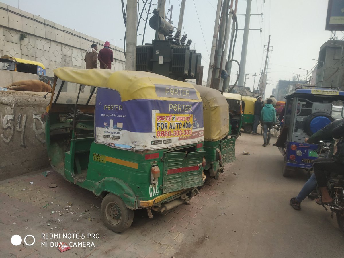 munendra08's tweet photo. @ghaziabadpolice @ghaziabad_sp @NppKhora @dm_ghaziabad @sho_khoda @AU_GZBNews
खोड़ा में हाइवे सर्विस लेन पर दिल्ली नंबर आटो रिक्शा की अवैध पार्किंग से लगा रहता है जाम।।
कब होगी कार्रवाई।।
#Ghaziabad #Ghaziabadpolice #khoralive @khoralivenews @UPGovt https://t.co/dTM7PewtIK